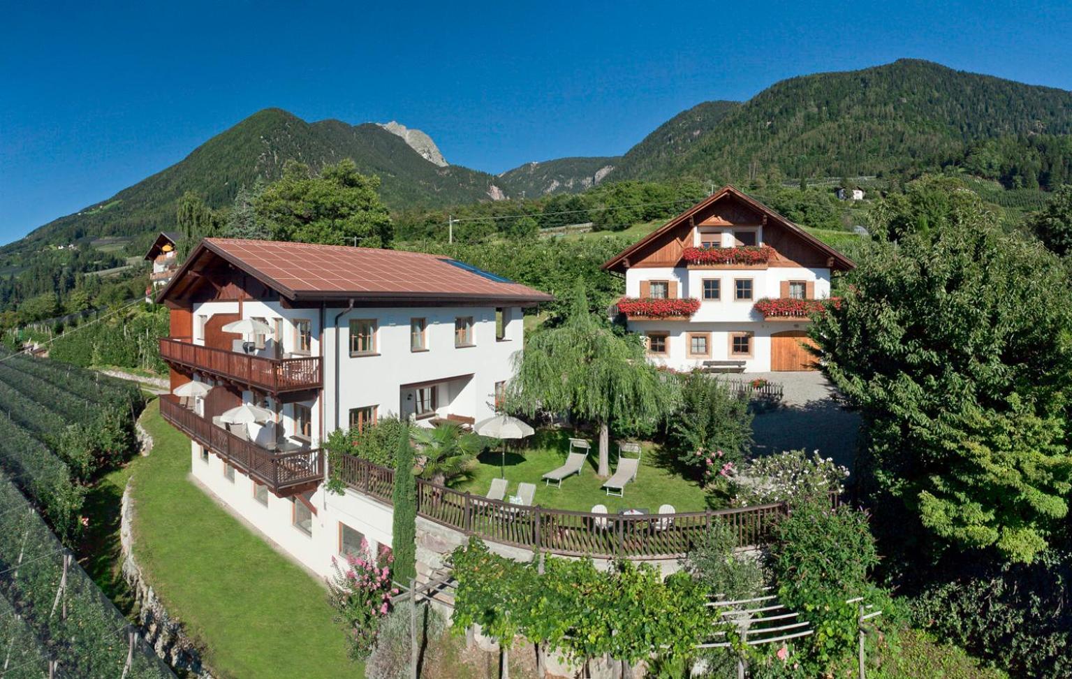 Schwarzplatterhof Apartment Мерано Екстериор снимка
