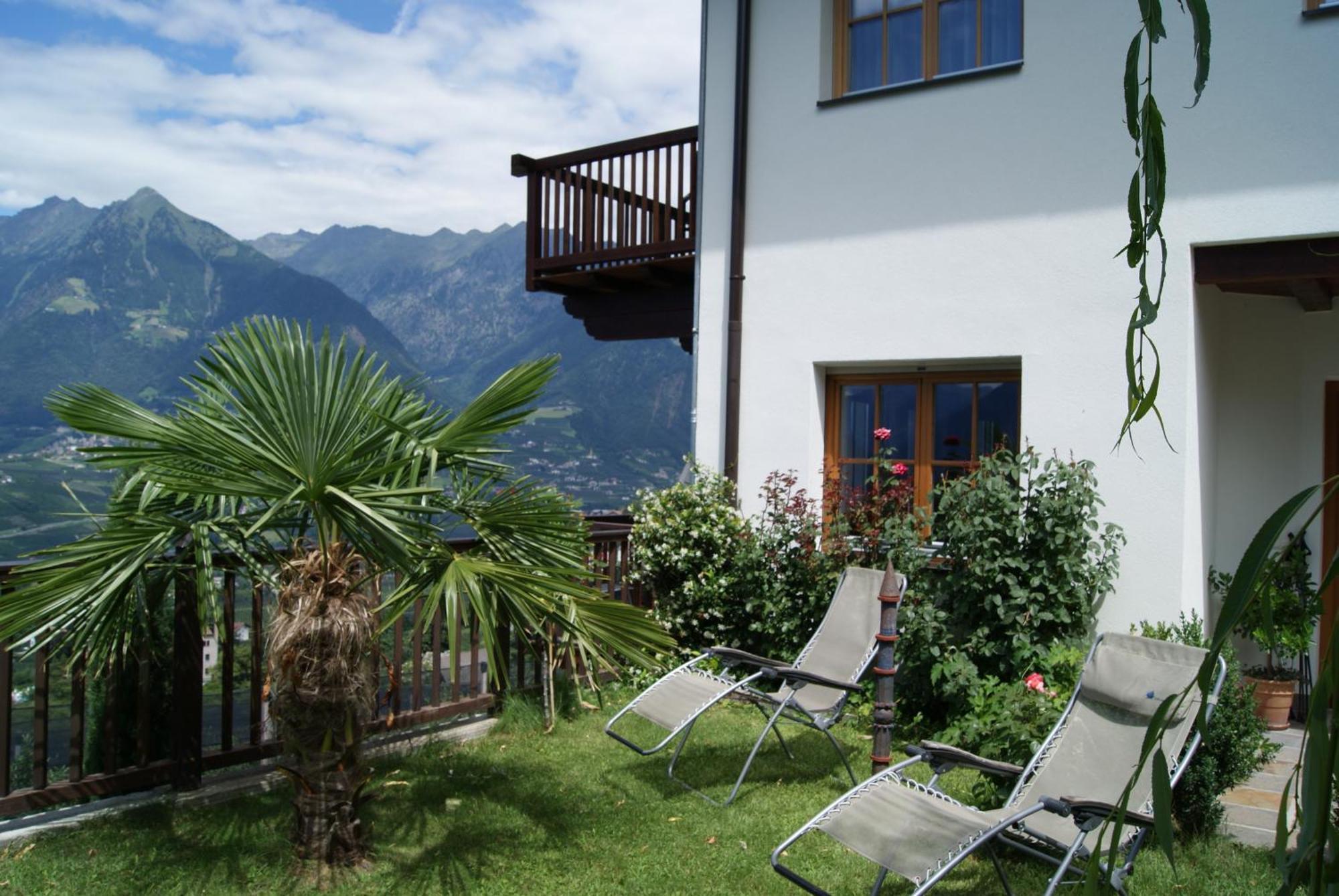 Schwarzplatterhof Apartment Мерано Екстериор снимка