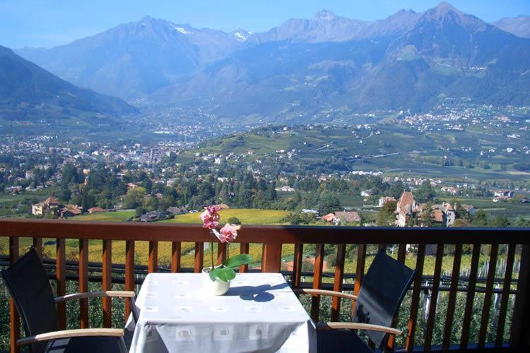 Schwarzplatterhof Apartment Мерано Екстериор снимка