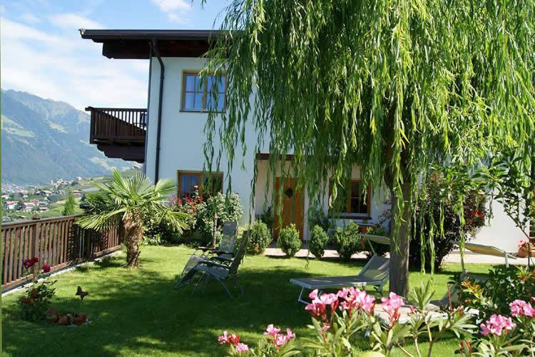 Schwarzplatterhof Apartment Мерано Екстериор снимка